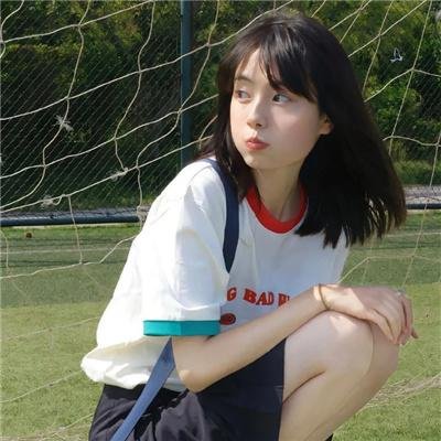 追梦的黎族女娃娃